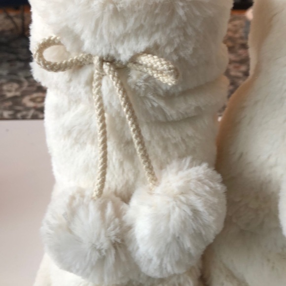 Furry slippers with cute tassels. - Picture 2 of 3